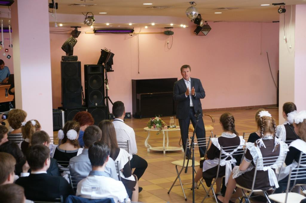 Встреча главы администрации Кронштадта В.А. Пониделко с учащимися 11 классов